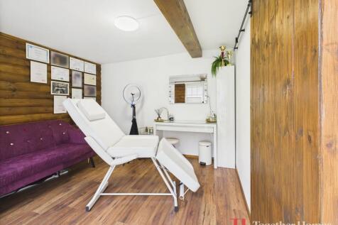 SUMMER HOUSE