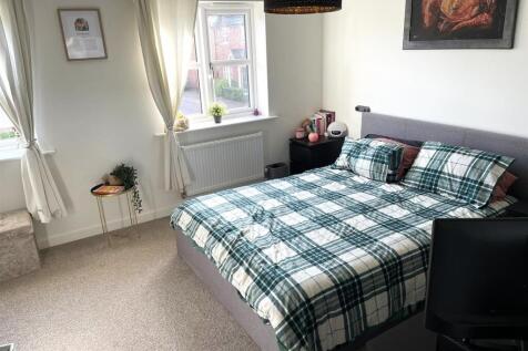 30 Kings Grove Bedroom 1.jpg