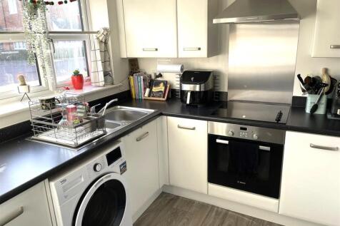 30 Kings Grove Kitchen.jpg