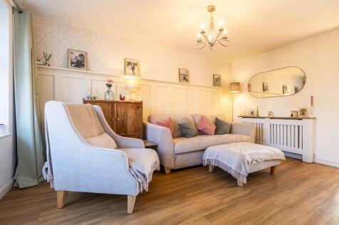 6HodgeCroft_LivingRoom(2).jpg