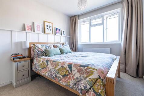 6HodgeCroft_Bed1.jpg