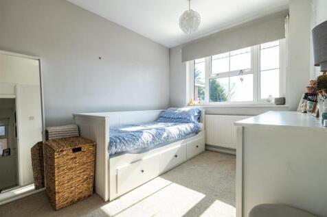 6HodgeCroft_Bed2.jpg