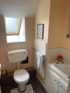 Upstairs toilet.JPEG