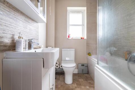BATHROOM .jpg