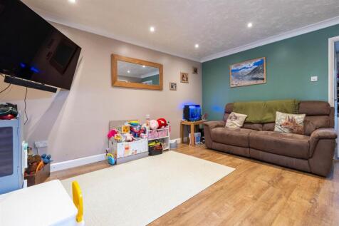 LIVING ROOM .jpg