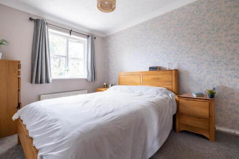 MAIN BEDROOM .jpg