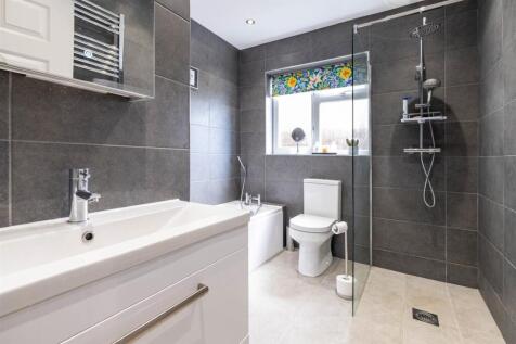 main bathroom .jpg