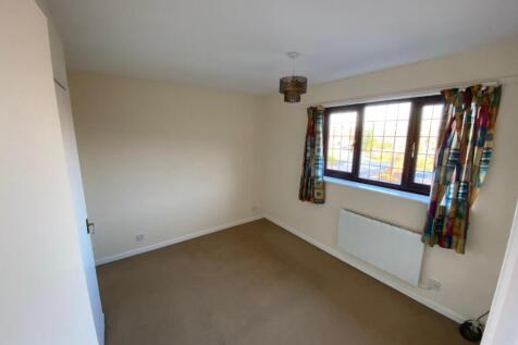 Bedroom 1.jpg