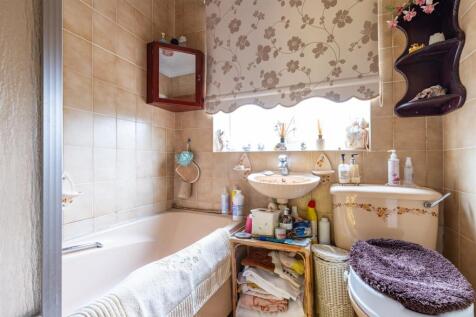 bathroom .jpg