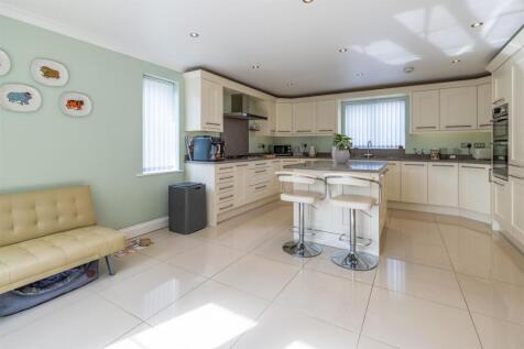 KITCHEN 3 .jpg