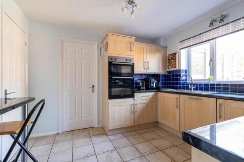 Kitchen 2 .jpg