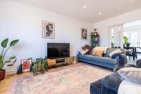 LIVING ROOM.jpg