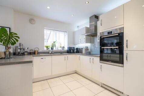 KITCHEN 2 .jpg