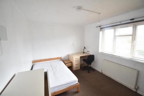 MASTER ROOM.JPG