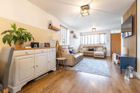 LIVING ROOM 3.jpg