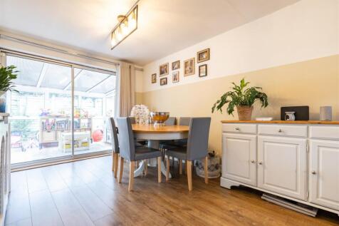 LIVING ROOM 2 .jpg
