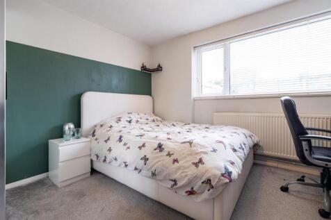 DOWNSTAIRS BEDROOM .jpg