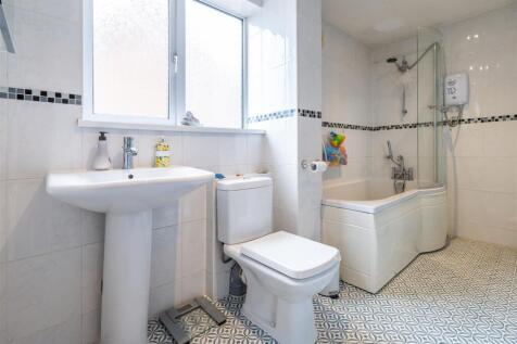 BATHROOM .jpg