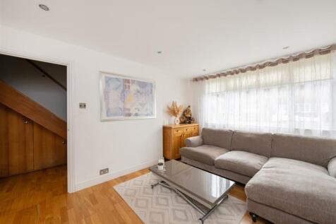 Dowdeswell Close Hi-3.jpg