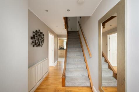Dowdeswell Close Hi-1.jpg