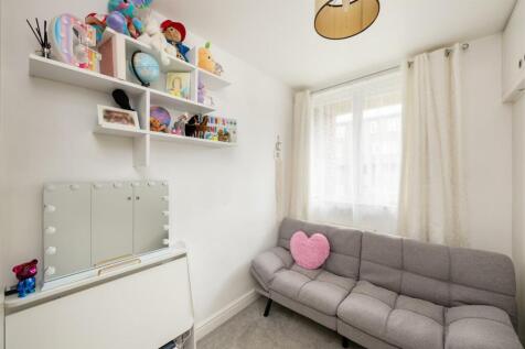 Dowdeswell Close Hi-9.jpg