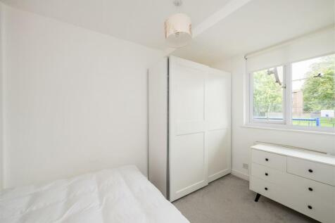 Dowdeswell Close Hi-10.jpg