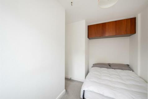 Dowdeswell Close Hi-11.jpg