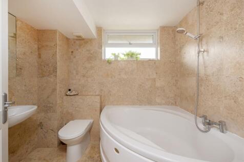 Dowdeswell Close Hi-13.jpg