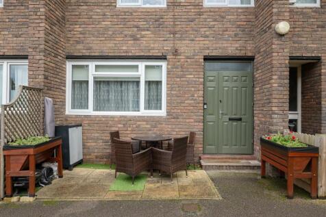 Dowdeswell Close Hi-15.jpg