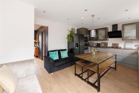 Stroud Crescent Hi-2.jpg