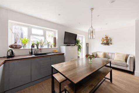 Stroud Crescent Hi-4.jpg