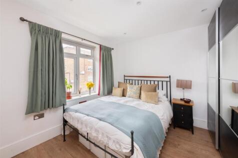 Stroud Crescent Hi-5.jpg