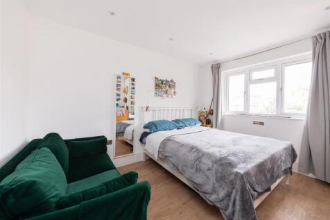 Stroud Crescent Hi-10.jpg