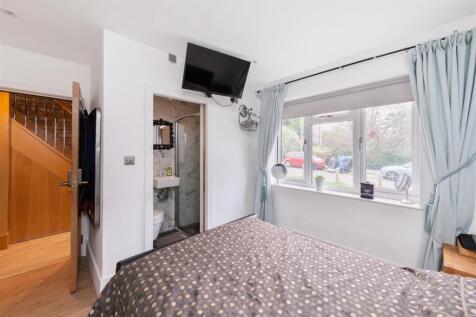 Stroud Crescent Hi-13.jpg