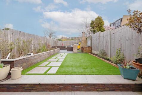 Stroud Crescent Hi-15.jpg
