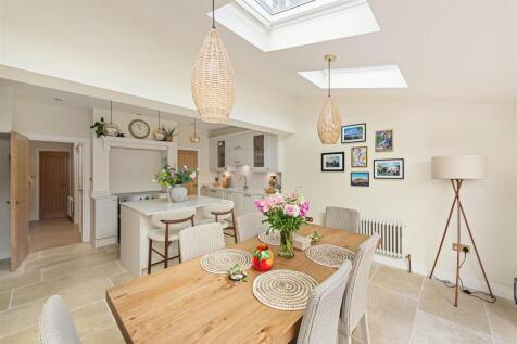 Dover House Road Hi-5.jpg