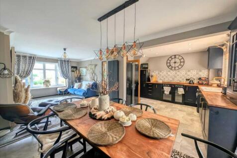Open Plan Lounge /