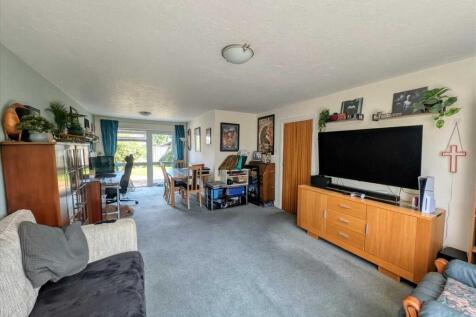 Open Plan Lounge /