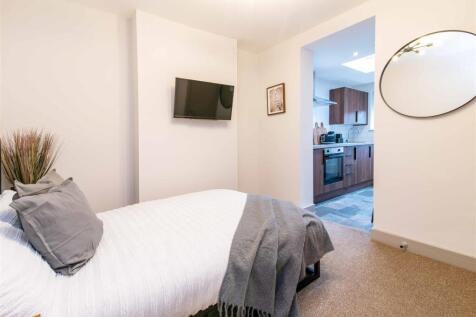 21 castle rd low-res-15.jpg