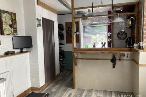 Bar/family room