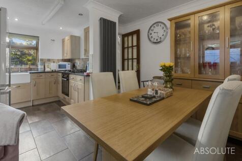Dining room to kitchen