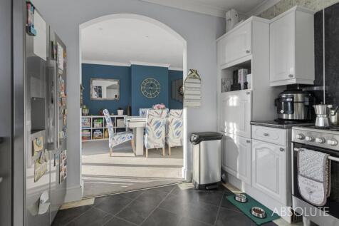 Maisonette Kitchen to dining room