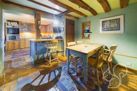 Kitchen/Dining Area