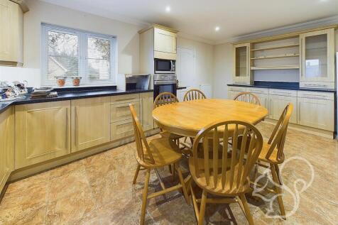 Kithcnen/Breakfast Room