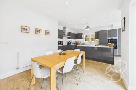 Kitchen/Dining Area