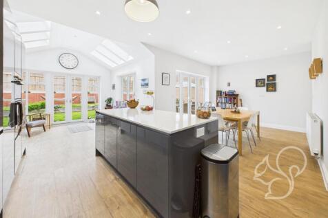 Kitchen/Dining Area