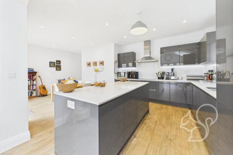 Kitchen/Dining Area