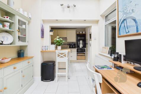 Kitchen/Sun Room