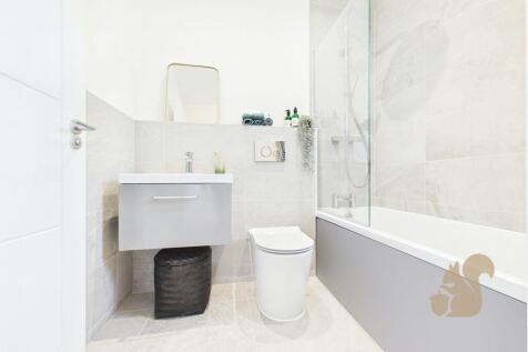 Plot 31 - Sudbury Fields Bathroom.jpg