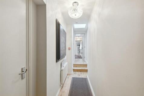 Hallway 4.jpg